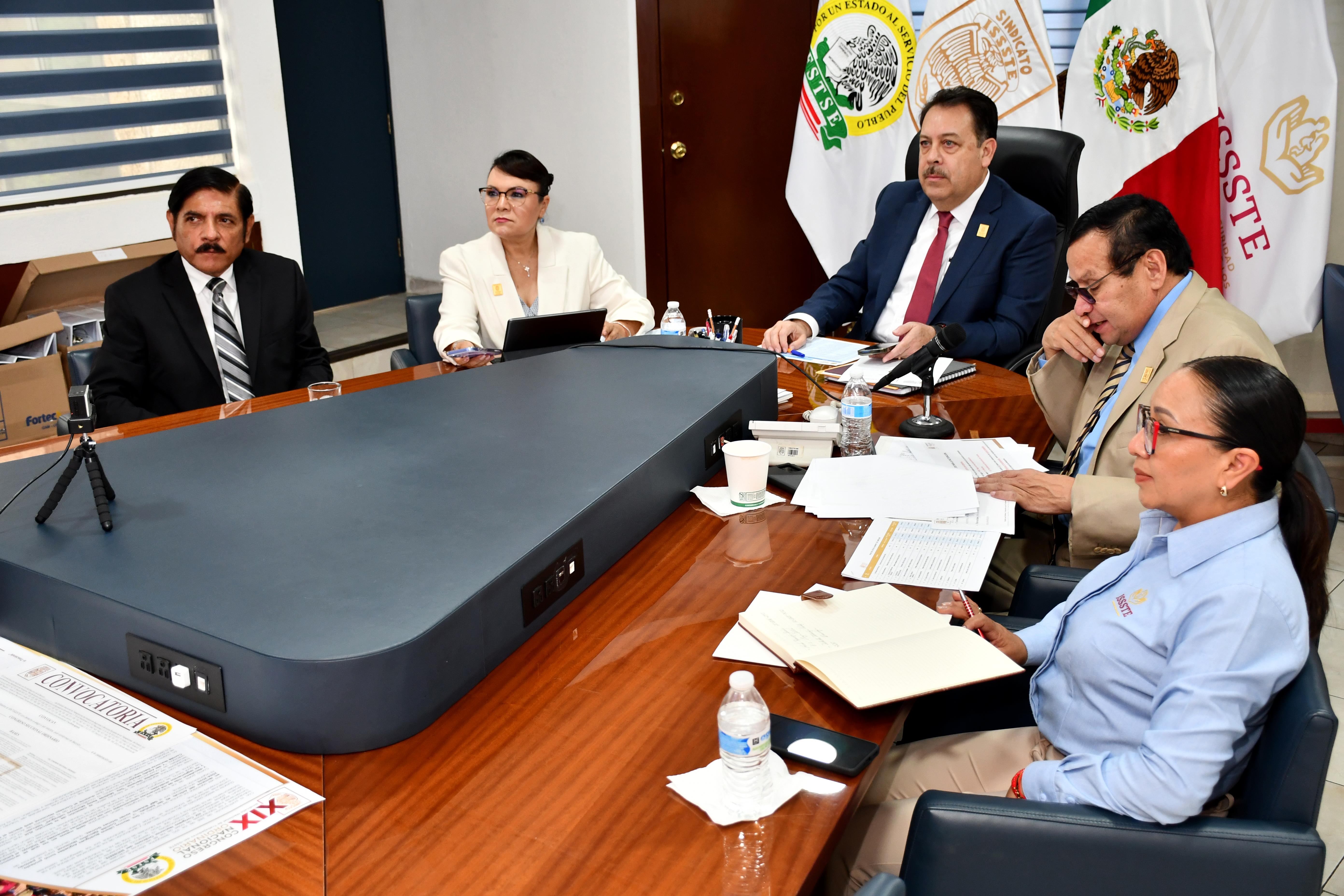  Reunión de Trabajo a distancias con los 49 Secretarios Generales Seccionales del SNTISSSTE